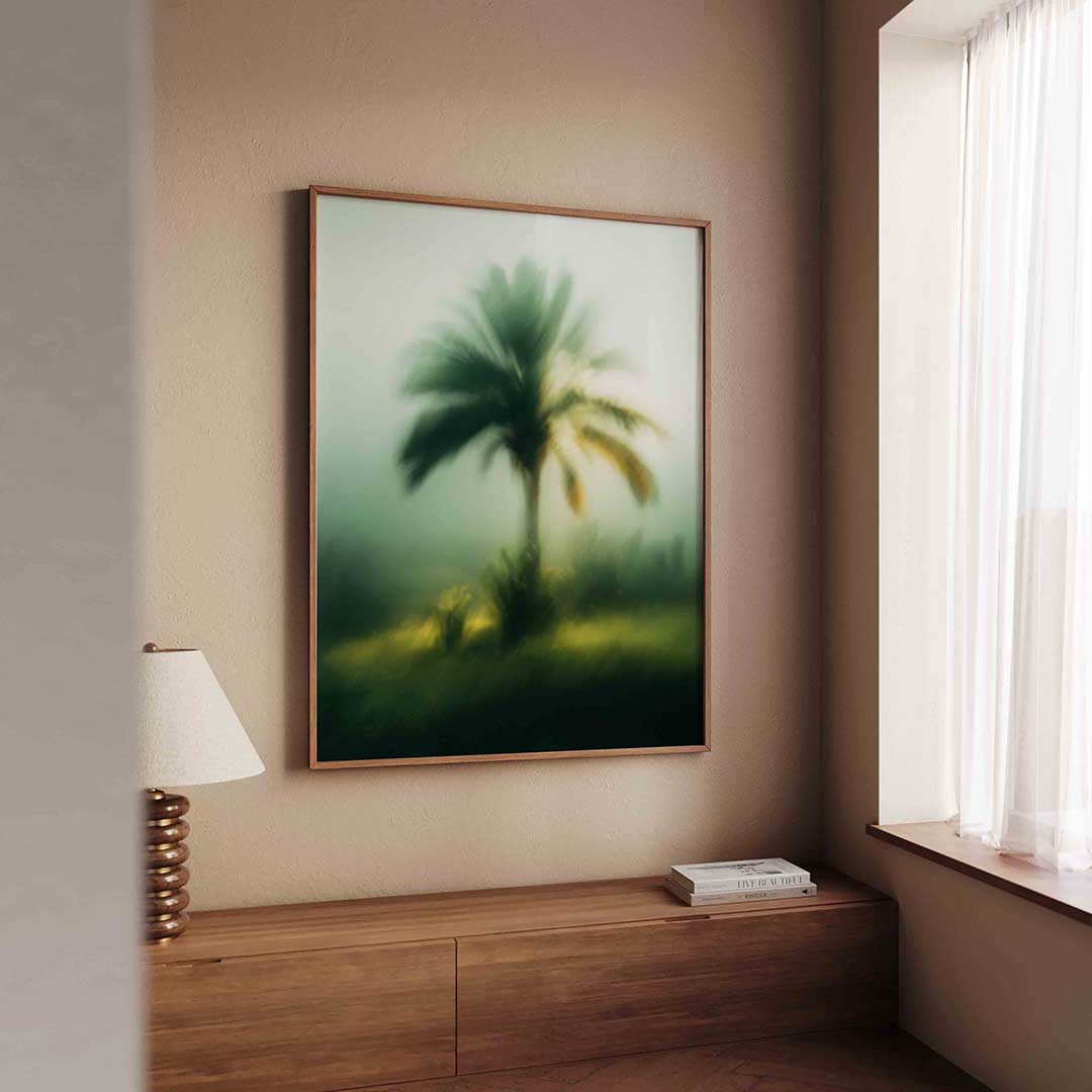 Palmboom in de mist – tropische wandkunst als portret poster