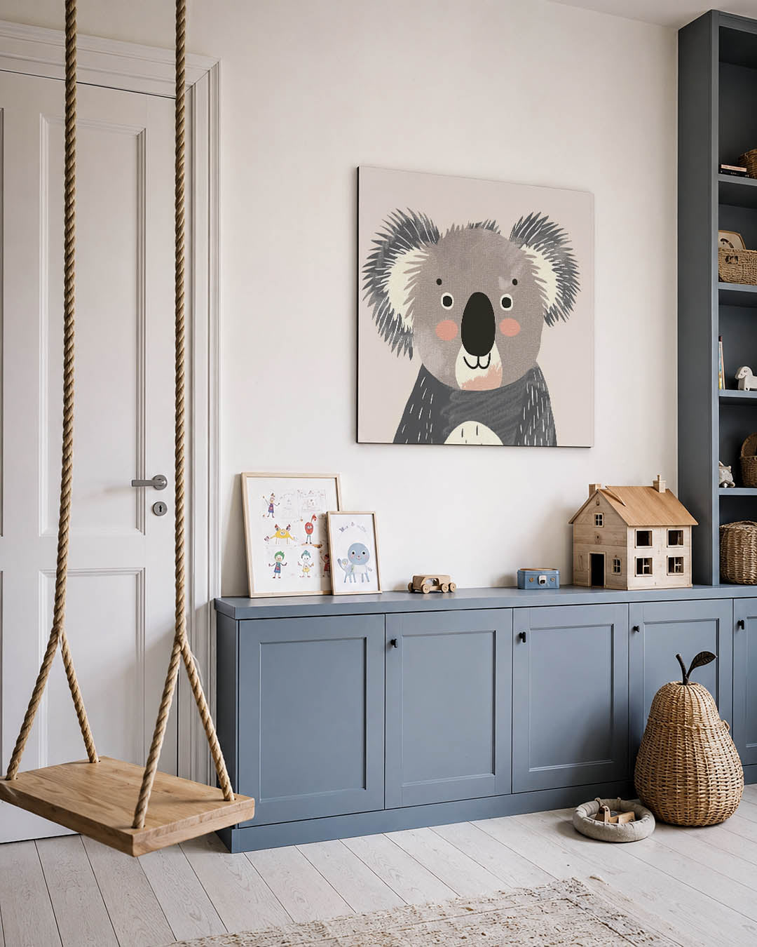 Koala illustratie kunstwerk – vierkante wanddecoratie – dit kunstwerk toont een schattige koala met eenvoudige vormen en