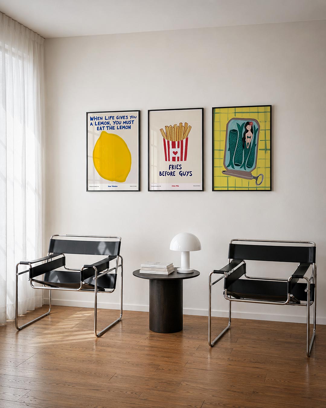 Citroengeel contrast driedelige posterset – een grote, heldergele citroen centraal op een witte