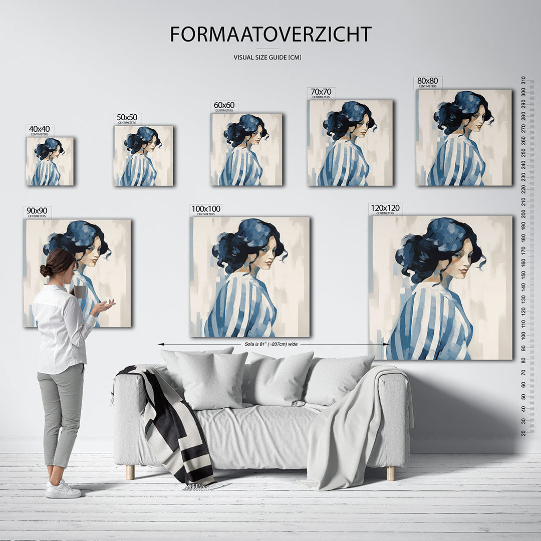 Gestreepte vrouw kunstwerk – sfeerbeeld – dit kunstwerk toont een vrouw met blauwe strepen tegen een lichte achtergrond. De