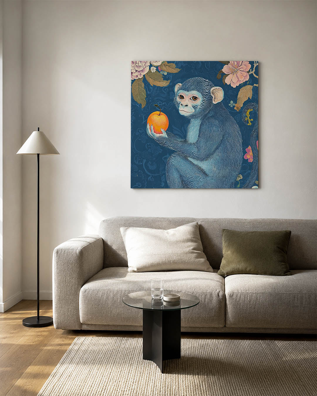 Dromerige aap kunstwerk – detailweergave – dit kunstwerk toont een blauwe aap met een oranje vrucht in zijn hand, omringd