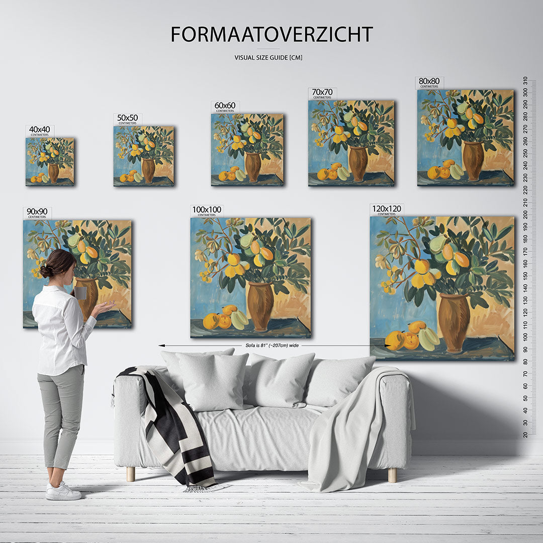 Fruit en bladeren kunstwerk – materiaalweergave – dit kunstwerk toont een vaas met groene bladeren en geel fruit tegen een