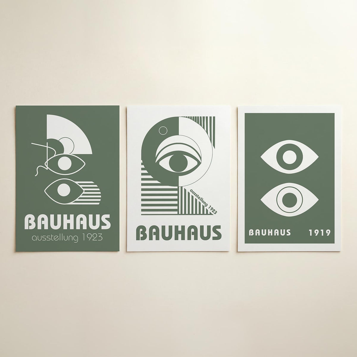 Vorm en lijnenspel driedelige posterset in interieur