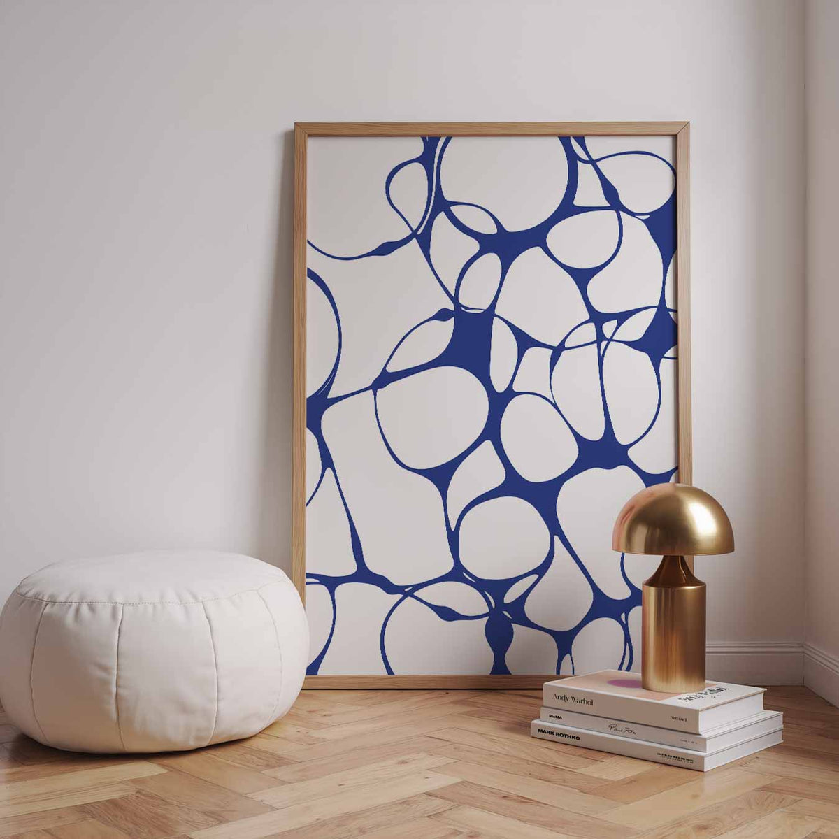 Abstracte Blauwe Elegantie – staande kleurrijke abstracte wanddecoratie van WallArtistic