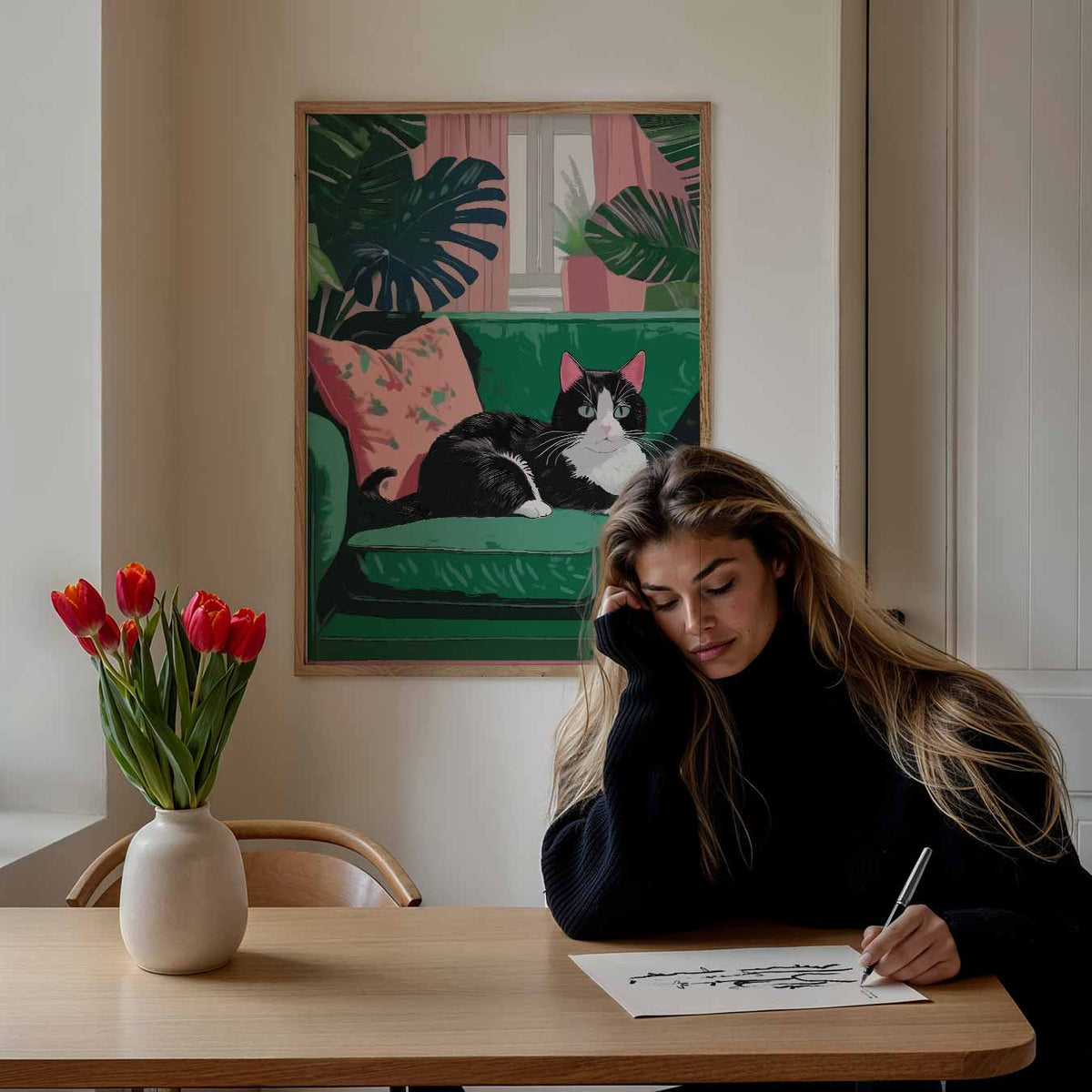 Kat op Groene Bank – staande dieren wanddecoratie van WallArtistic