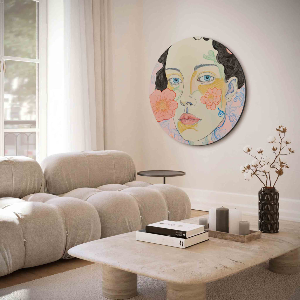 Vrouwelijk portret met bloemen – muurcirkel met abstracte texturen voor aan de muur