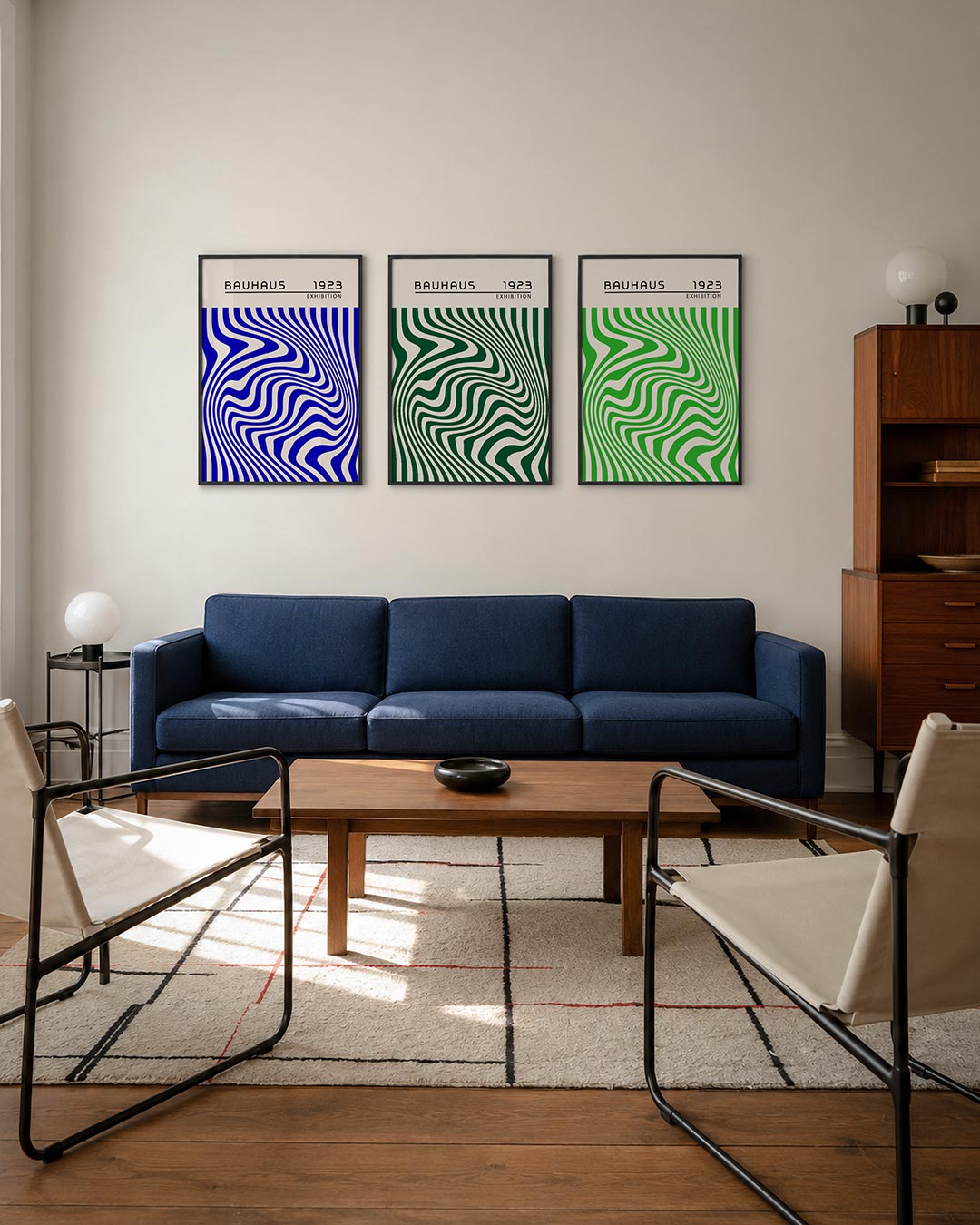 Golvend lijnenspel driedelige posterset – deze posterset in drie delen toont een dynamisch lijnenspel in blauw en wit. De