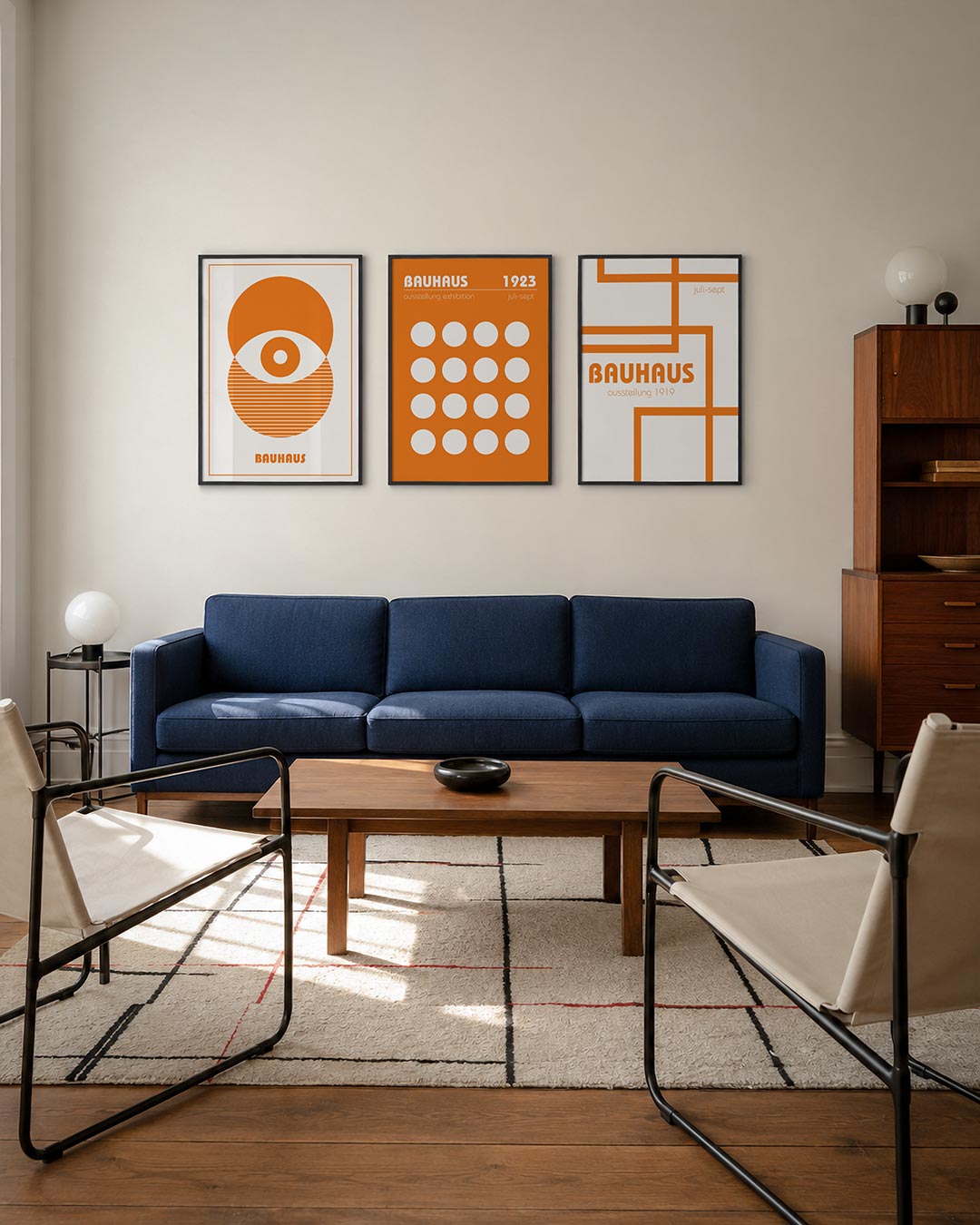 Oogvorm en lijnen driedelige posterset – een oranje cirkel met een oogvorm in het midden. Onder de oogvorm zijn horizontale