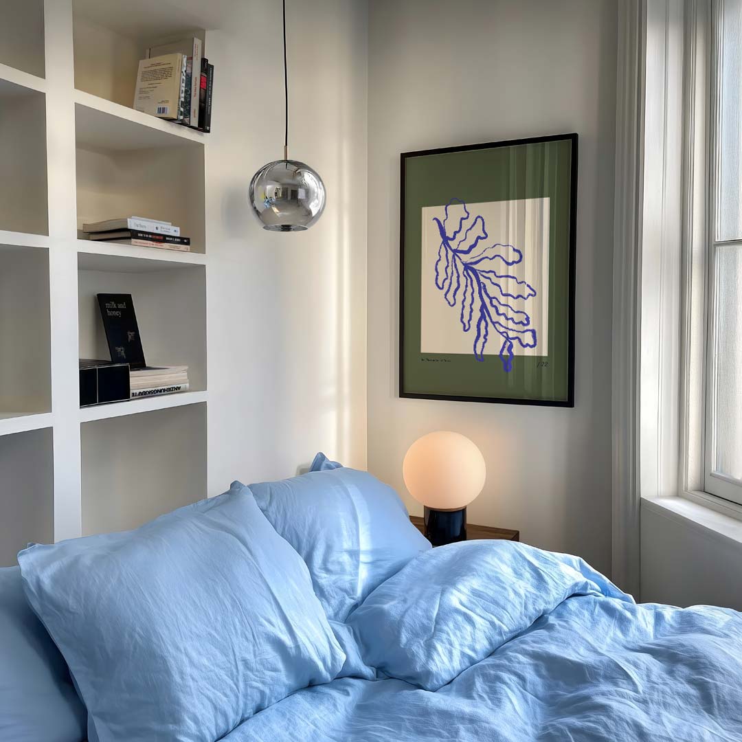 Botanische Kunstposter met Blauwe Accenten – staande muurposter met bloemen