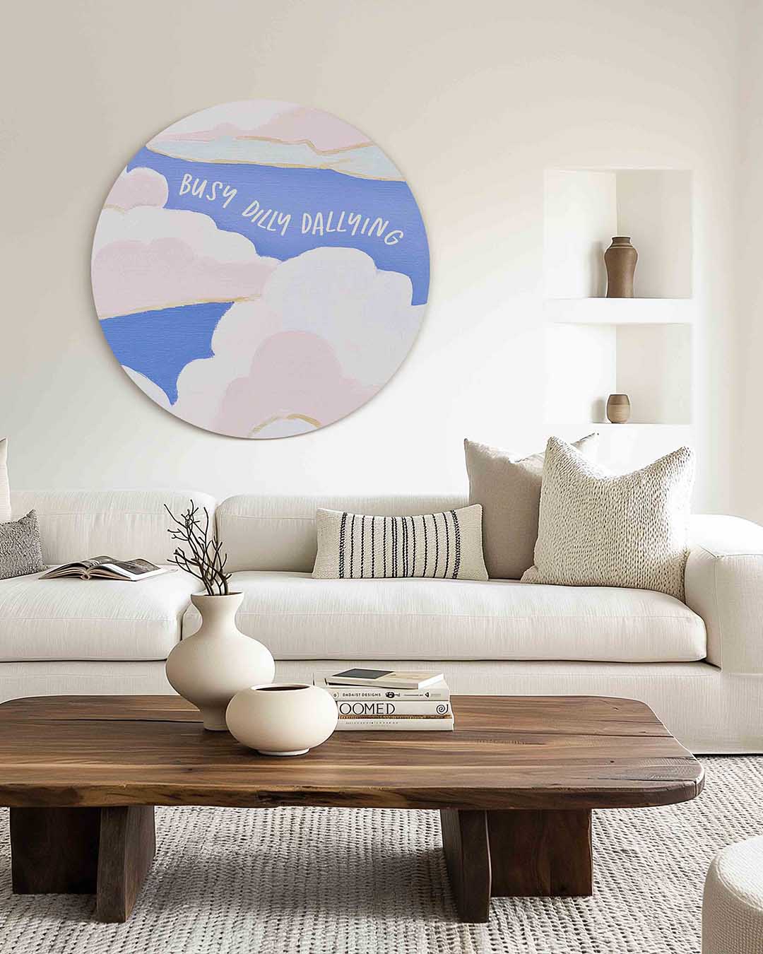 Wolken en tekst – muurcirkel met kleur en vormen voor aan de muur