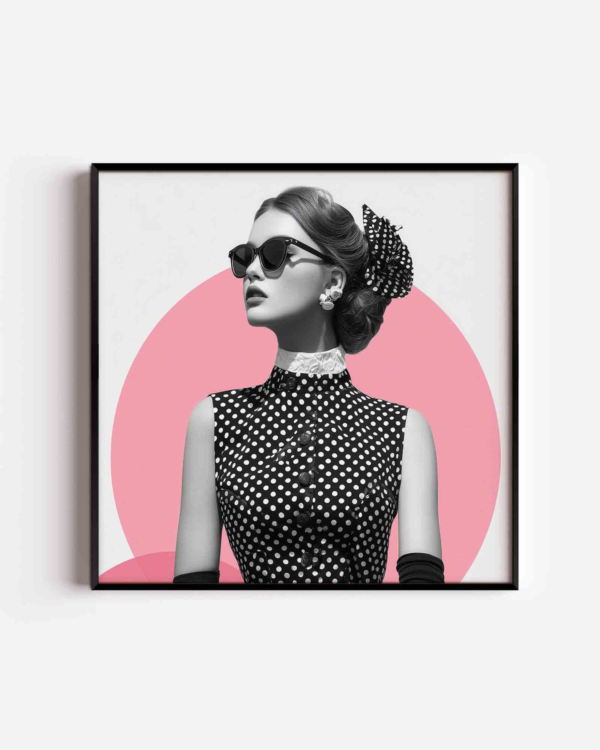 Dame met zonnebril – Pop Art vierkante poster als wanddecoratie