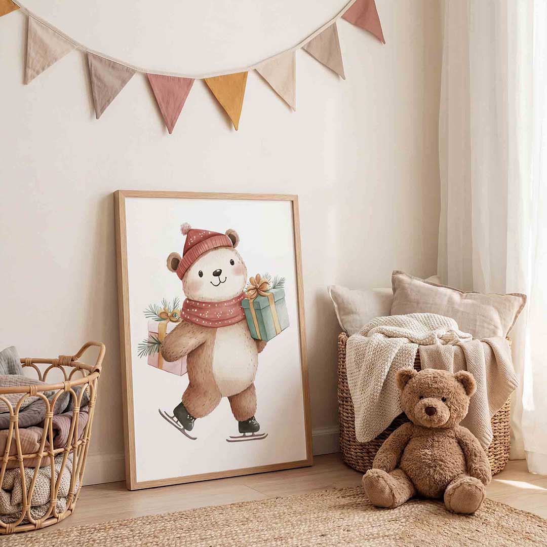 Schaatsende beer met cadeaus – speelse wandkunst als portret kinderposter