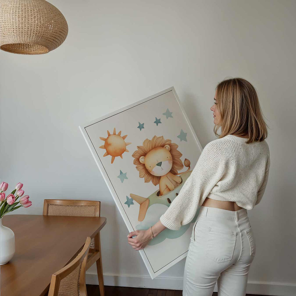 Dromerige Leeuw in het Vliegtuig – kids poster als vrolijke staande wanddecoratie