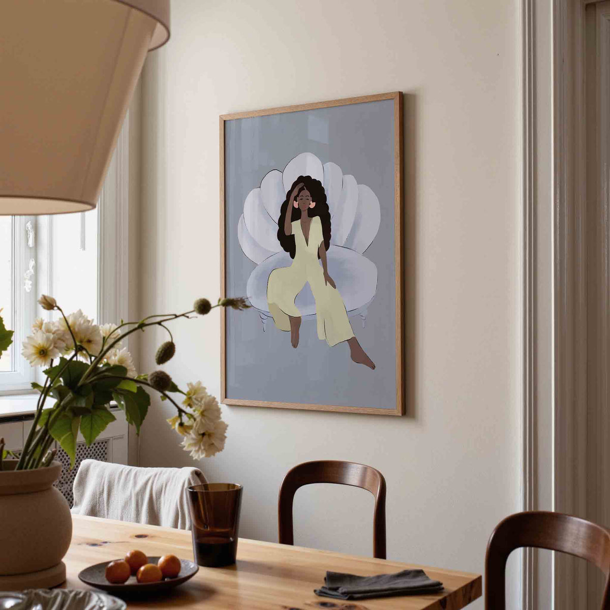 Vrouw op schelp – eigentijdse illustratie poster in staand formaat