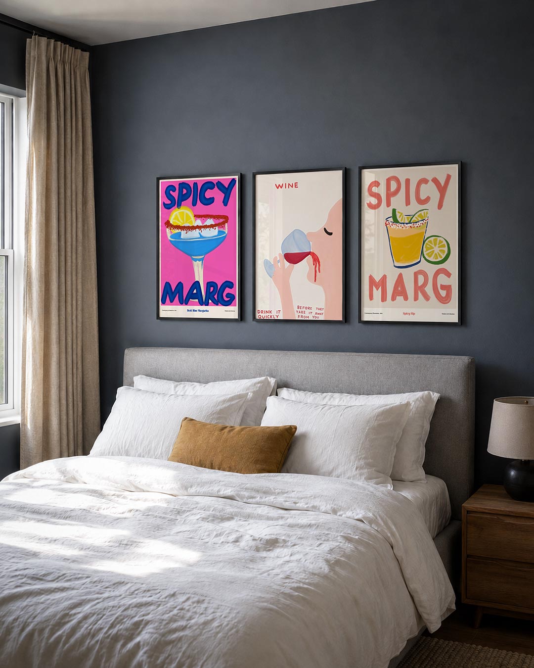 Kleurrijke cocktail posterset – detailweergave – een levendige compositie met een felroze achtergrond, een