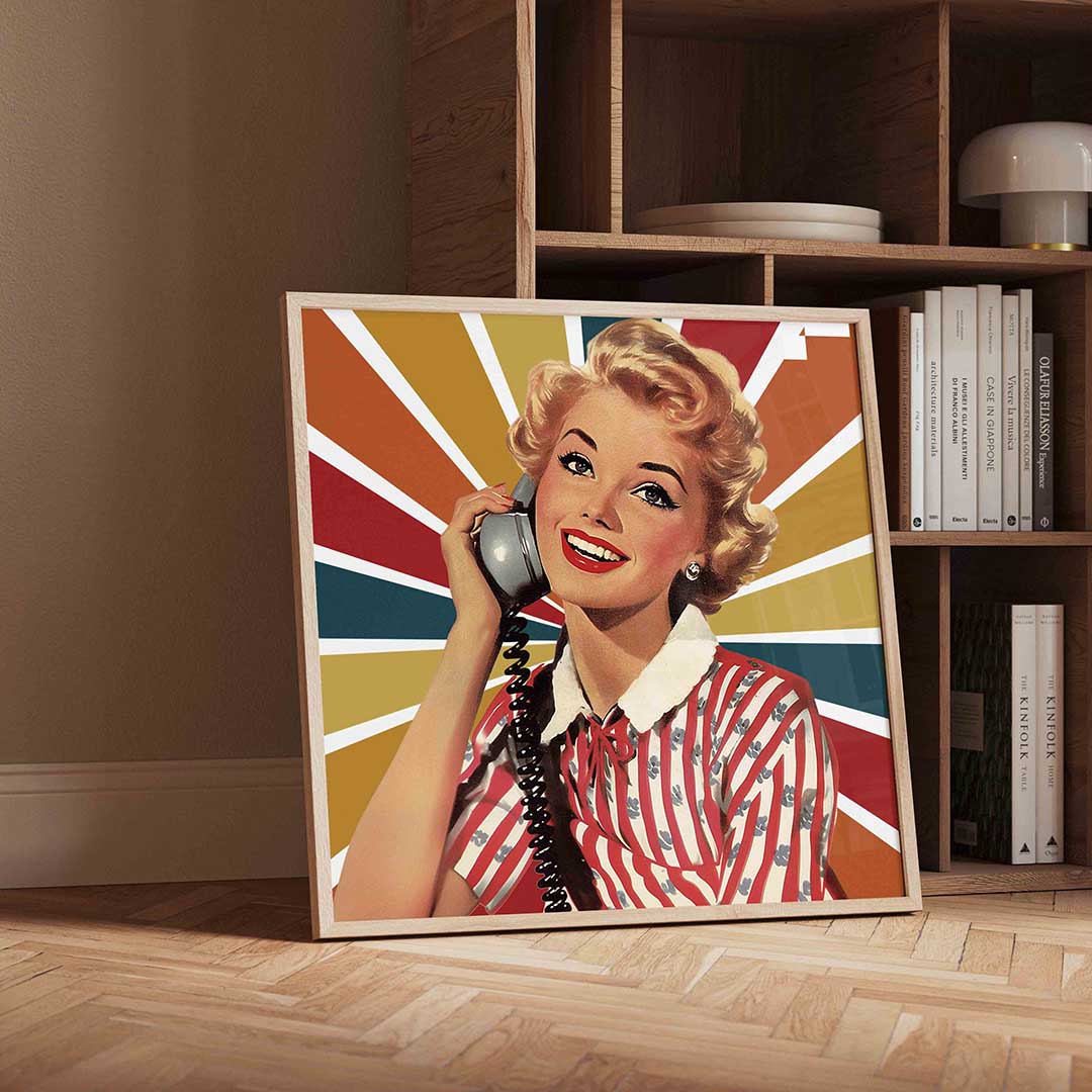 Vrouw met telefoon – vierkante Pop Art wanddecoratie van WallArtistic