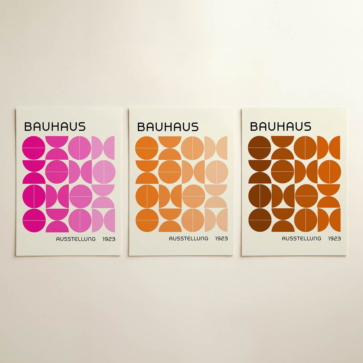 Kleurrijke cirkelritmes posterset – detailweergave – deze posterset in drie delen toont een speelse ordening van roze en