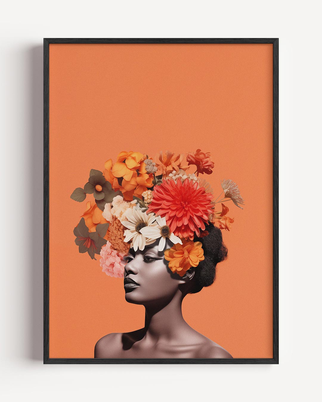 Vrouw met bloemenhoed op oranje achtergrond – vrouwelijk portret poster als wanddecoratie