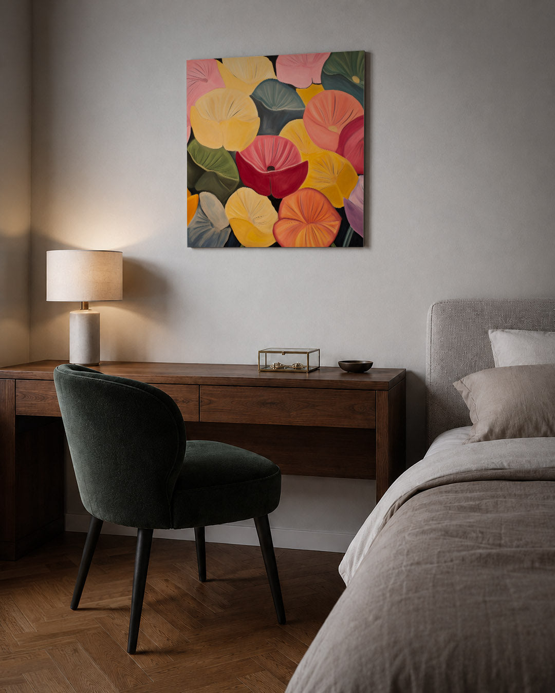 Kleurrijke bloemenvormen kunstwerk – sfeerbeeld – dit werk toont een levendige verzameling van overlappende bloemvormen in