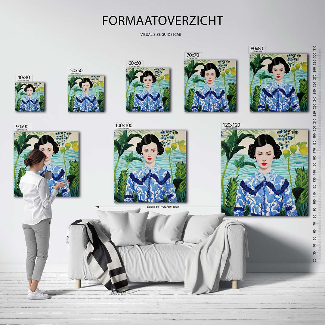 Vrouw in natuurlijke omgeving kunstwerk – sfeerbeeld – dit werk toont een vrouw met een blauw-wit patroon in een groene