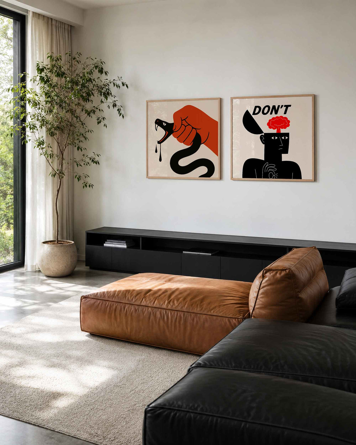 Interieurpresentatie van een tweedelige vierkante posterset met slang en brein