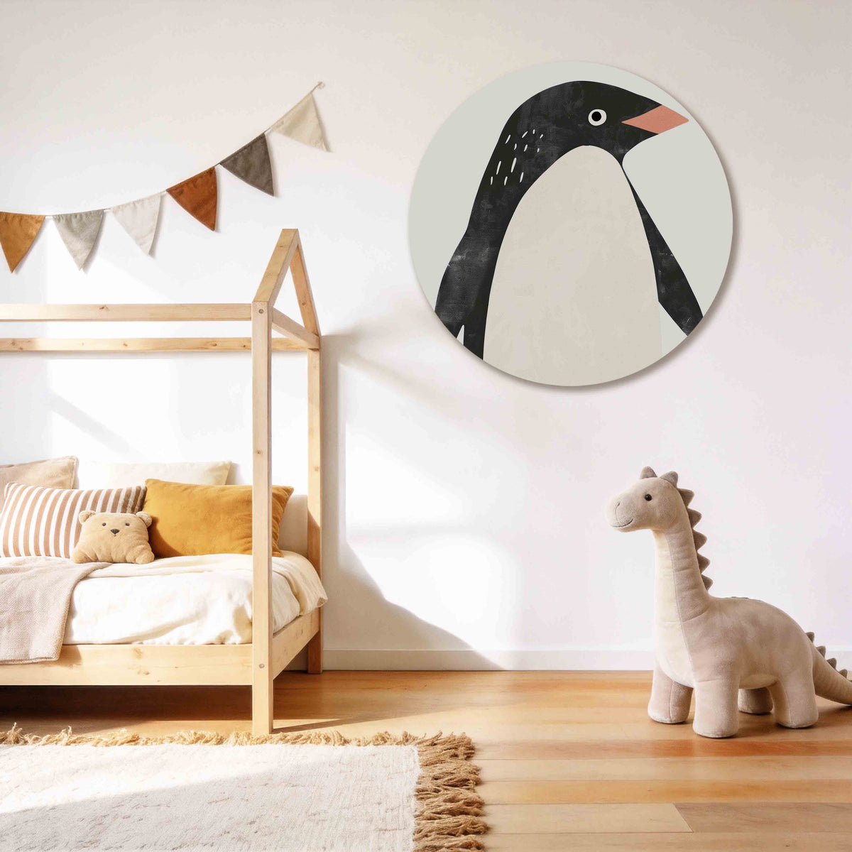 Pinguïn Muurcirkel – tweede productweergave – Een pinguïn met een zwart-witte vacht en een oranje snavel.