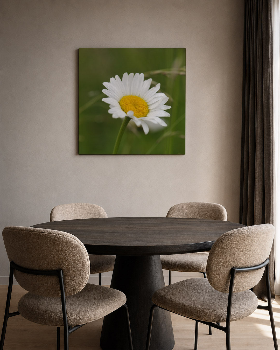 Bloem close up kunstwerk – tweede productweergave – deze kunstwerk toont een close-up van een witte bloem met een gele kern