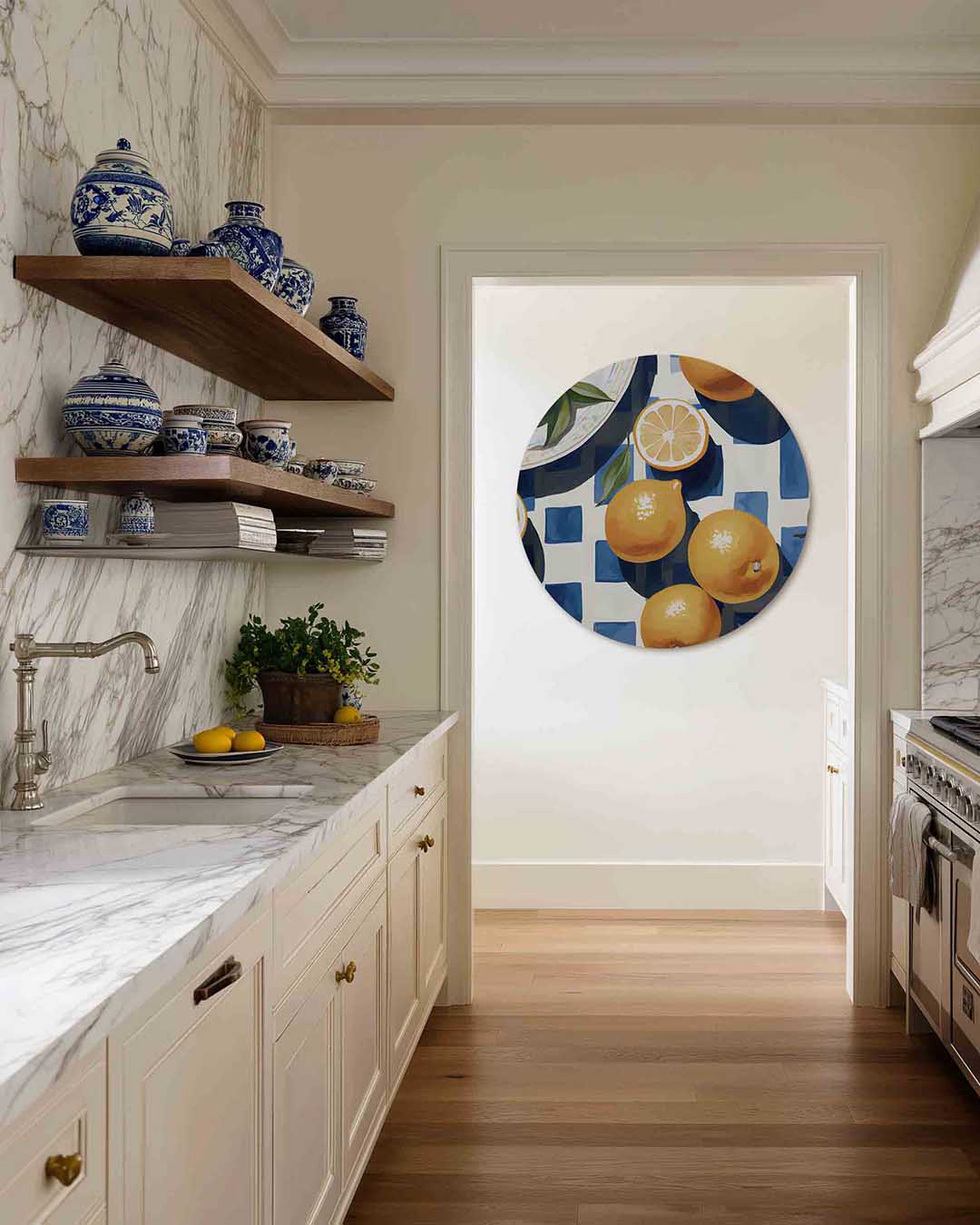 Citroenen en blauw wit patroon – moderne abstracte muurcirkel voor aan de muur