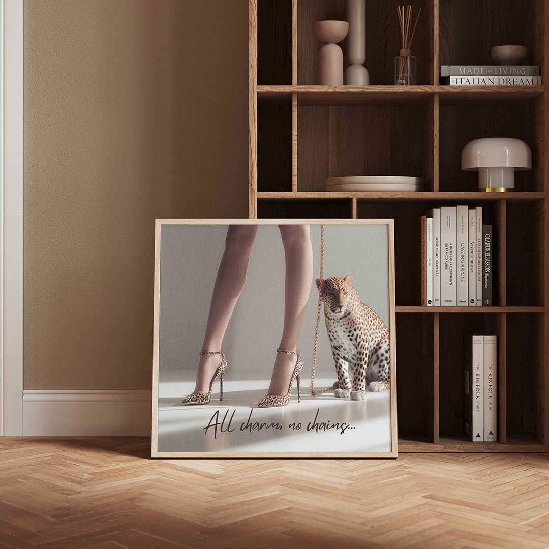 Luipaard en hakken – kleurrijke Pop Art poster in vierkant formaat