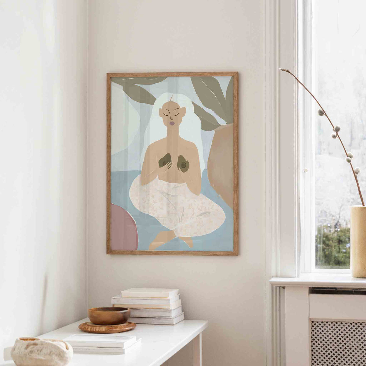 Vrouw met avocado's – staande hedendaagse wanddecoratie van WallArtistic