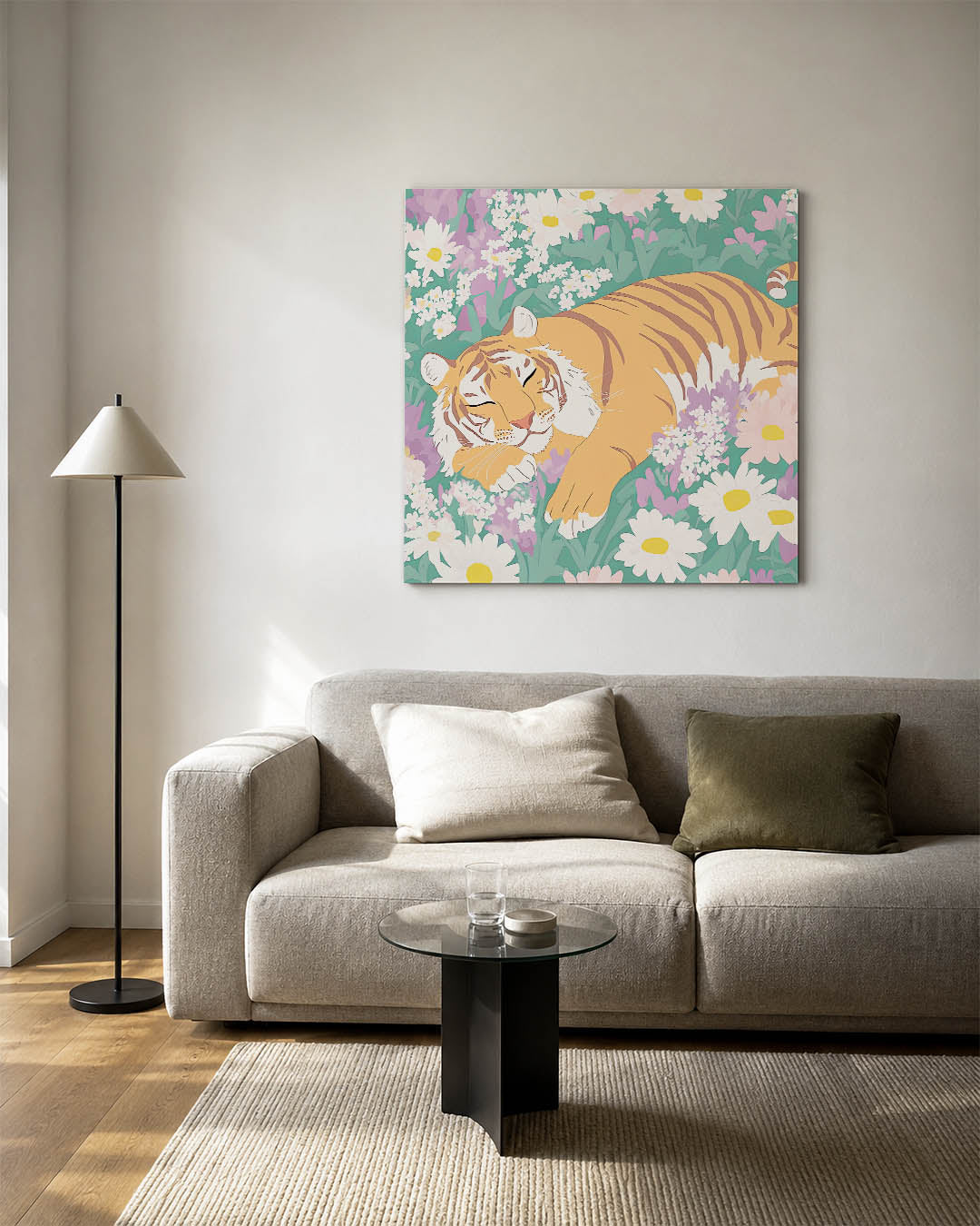 Dromerige tijger kunstwerk – detailweergave – dit werk toont een rustende tijger omringd door kleurrijke bloemen. De zachte