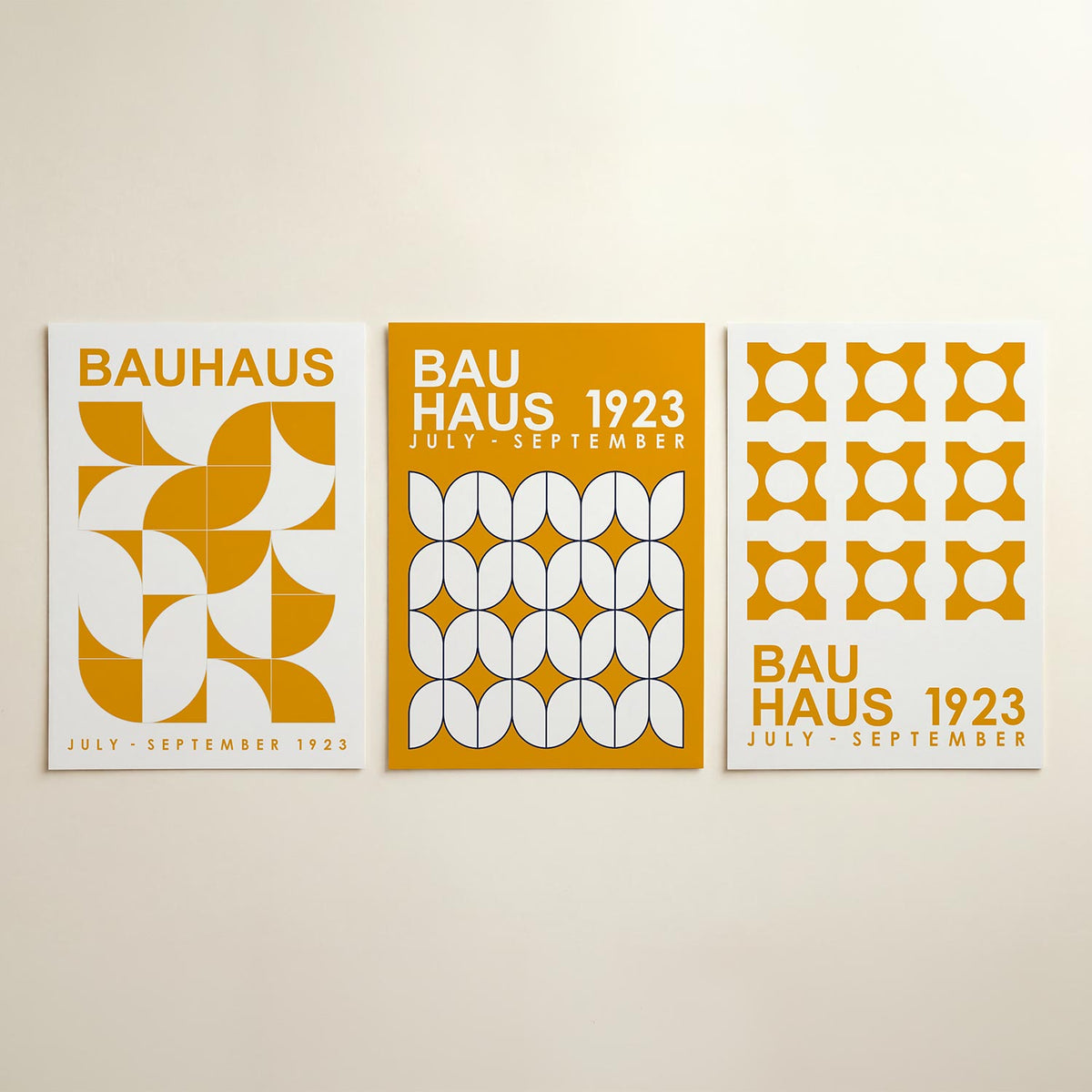 Vorm en kleur posterset – detailweergave – deze posterset in drie delen toont een speelse combinatie van oranje en wit. Halve