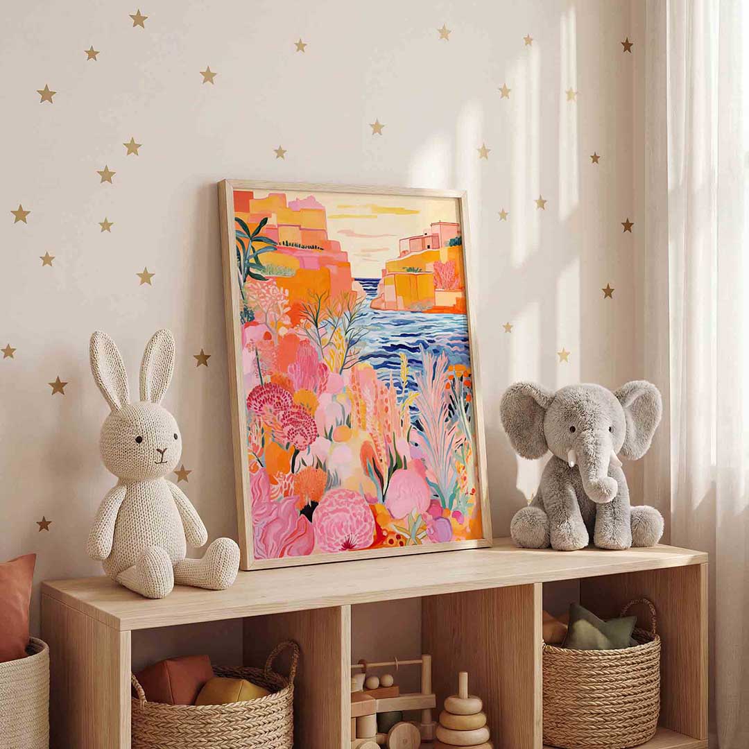 Kleurrijke kustlijn – staande kinderkamer wanddecoratie van WallArtistic
