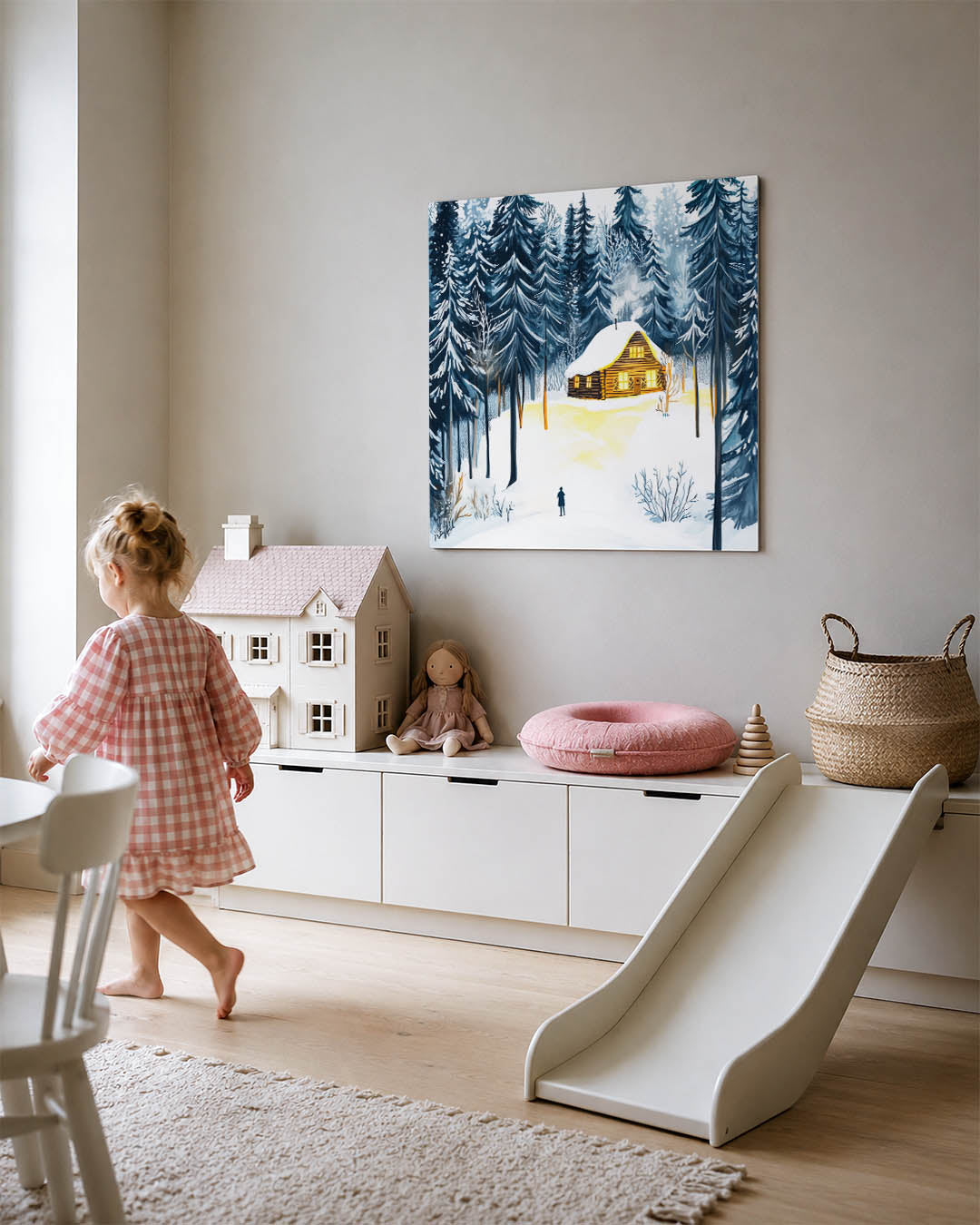 Winterse boslandschap kunstwerk – tweede productweergave – een wintertafereel met een houten huisje omgeven door hoge