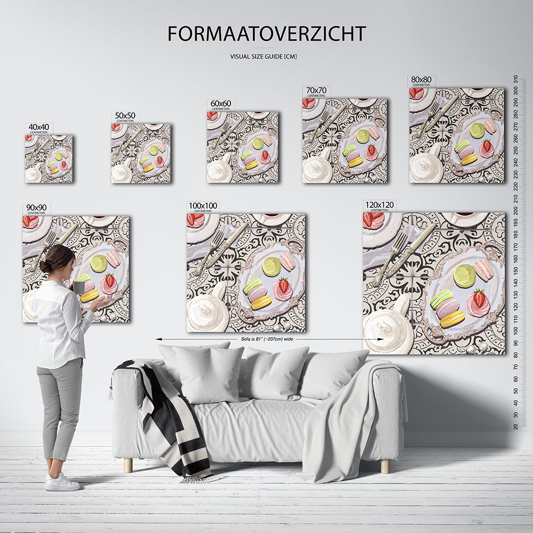 Delicaat desserttafereel kunstwerk – sfeerbeeld – dit toont een elegant gedekte tafel met kleurrijke macarons en aardbeien op