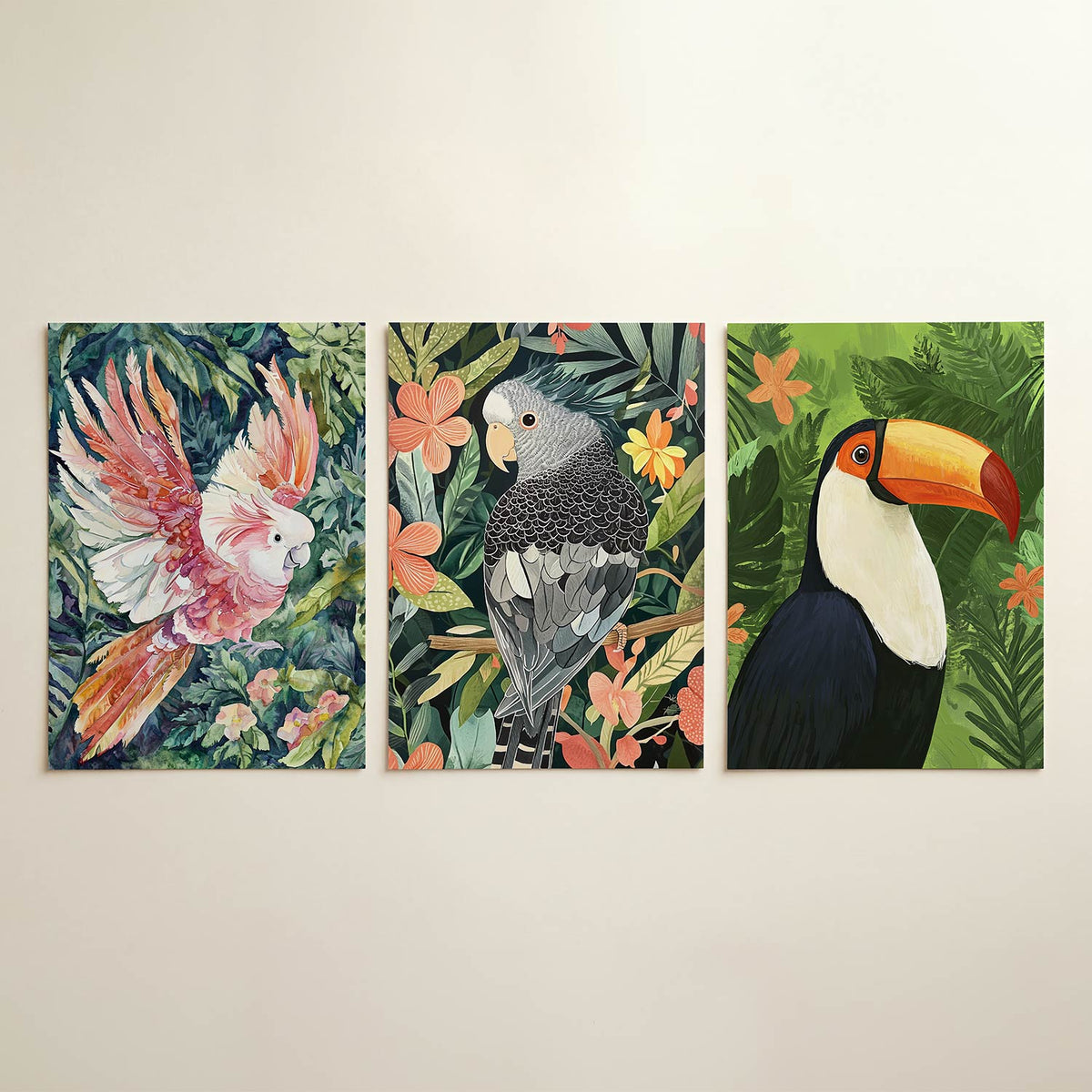 Vleugels en bladeren posterset – detailweergave – een kleurrijke vogel met roze en oranje veren vliegt te