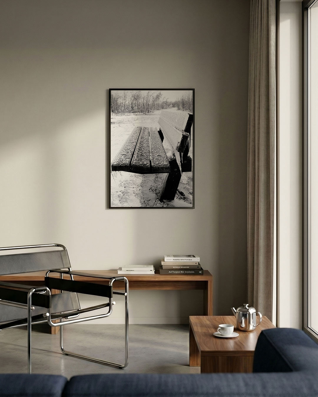Ijsbank in winterlandschap poster – detailweergave – een bankje bedekt met ijs in een besneeuwd landschap. De lijnen van de