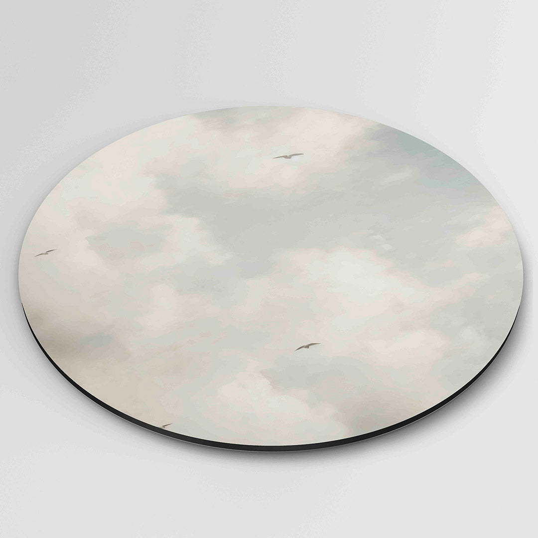 Wolken en vogels – ronde wanddecoratie met abstract ontwerp