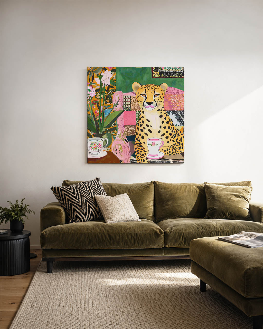 Vrolijke dierenkamer kunstwerk – sfeerbeeld – dit werk toont een kleurrijke compositie met een luipaard in een levendige