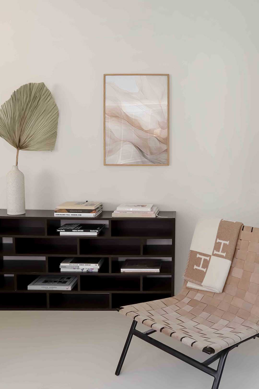 Golvende lijnen – zachte abstracte poster in staand formaat