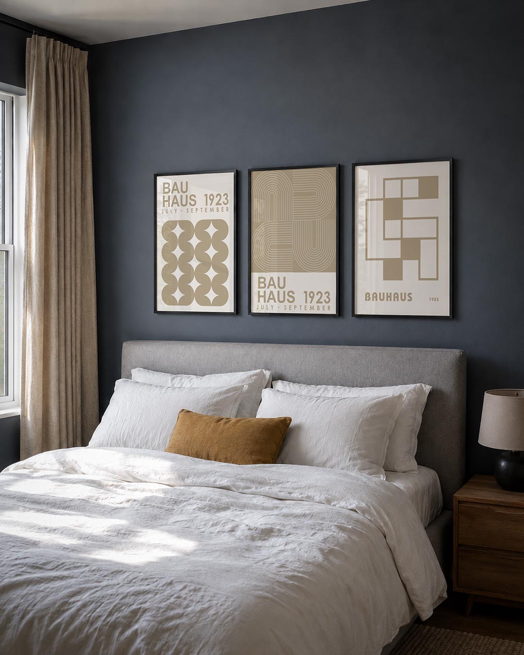 Vorm en ritme posterset – derde productweergave – deze posterset in drie delen toont een harmonie van herhalende beige vormen