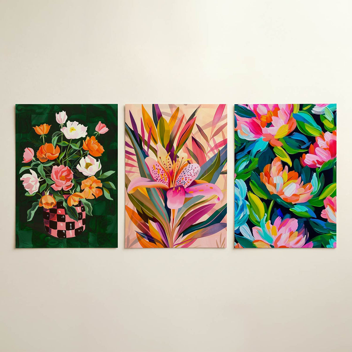 Bloemenpracht in vaas posterset – detailweergave – een levendige bloemencompositie met oranje en roze bloemen
