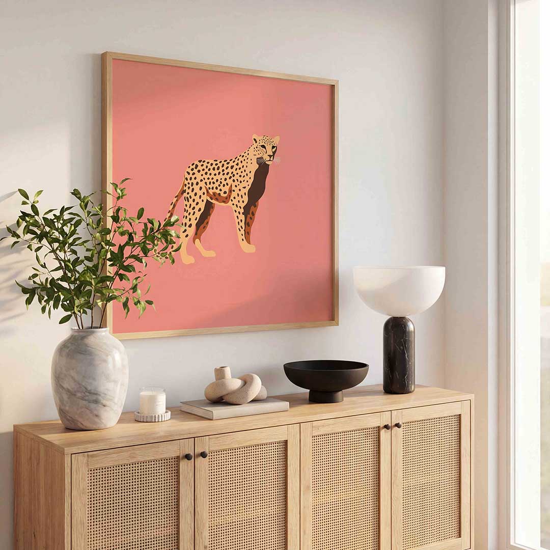 Luipaard op roze – dierenillustratie als vierkante poster