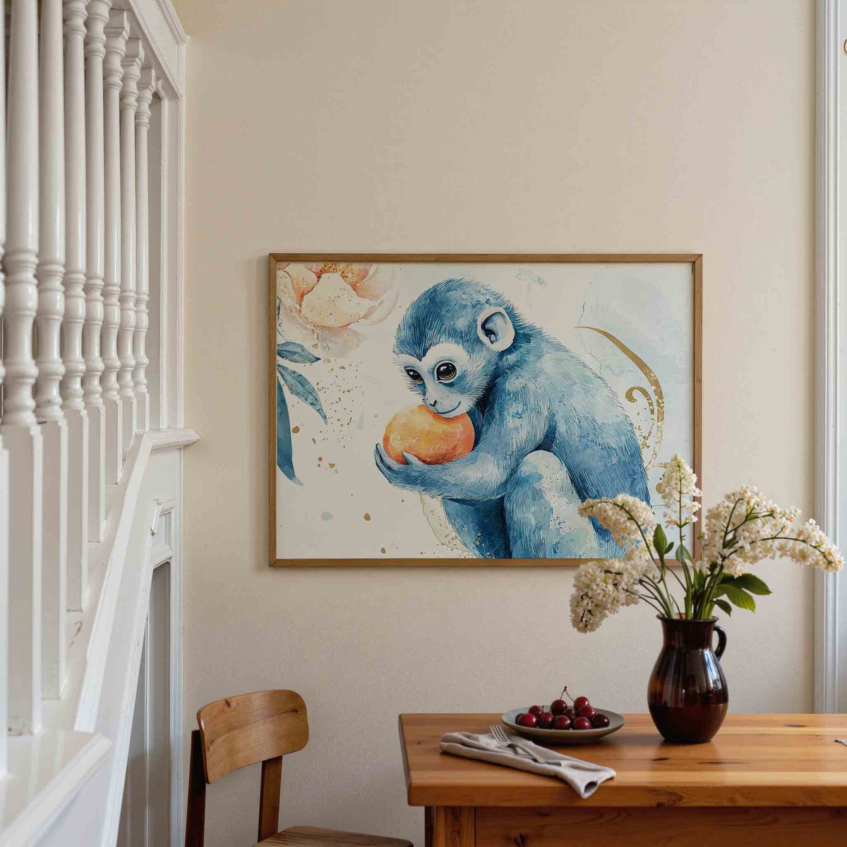 Blauwe aap met sinaasappel – dieren poster in liggend formaat