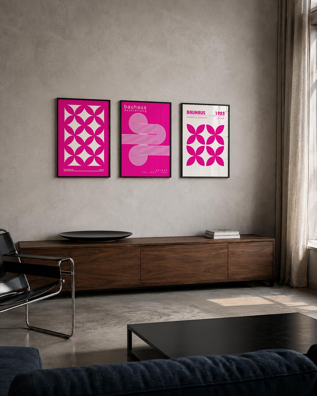 Vorm en kleur driedelige posterset – deze posterset in drie delen toont een ritmisch patroon van roze ellipsen op een witte