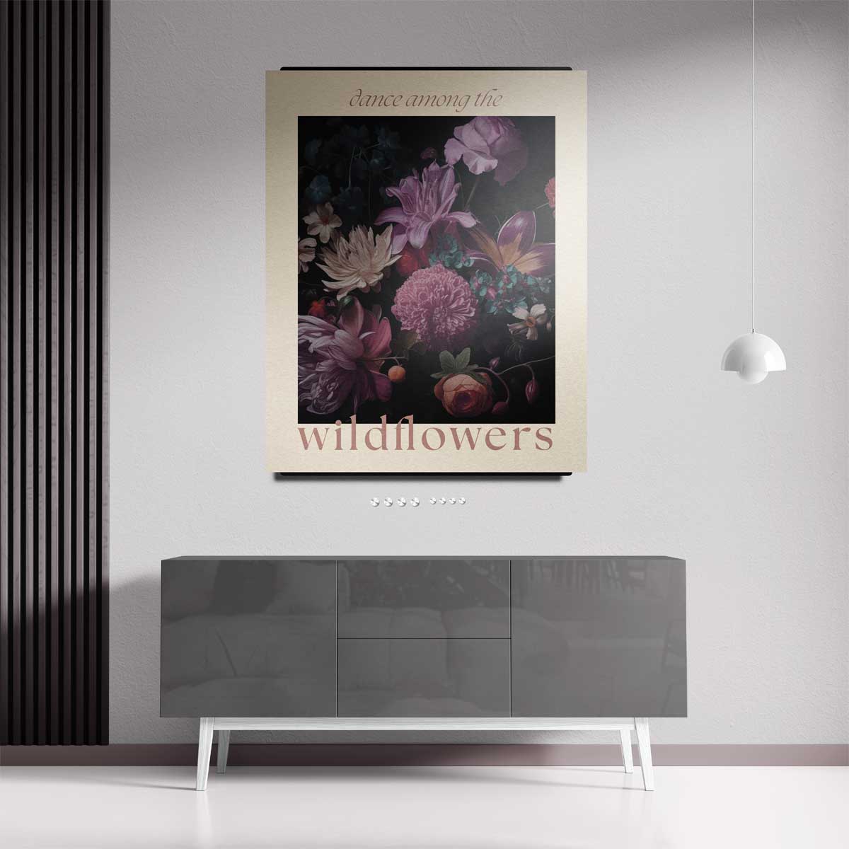 Dans tussen de wildbloemen – staand kunstwerk voor modern interieur