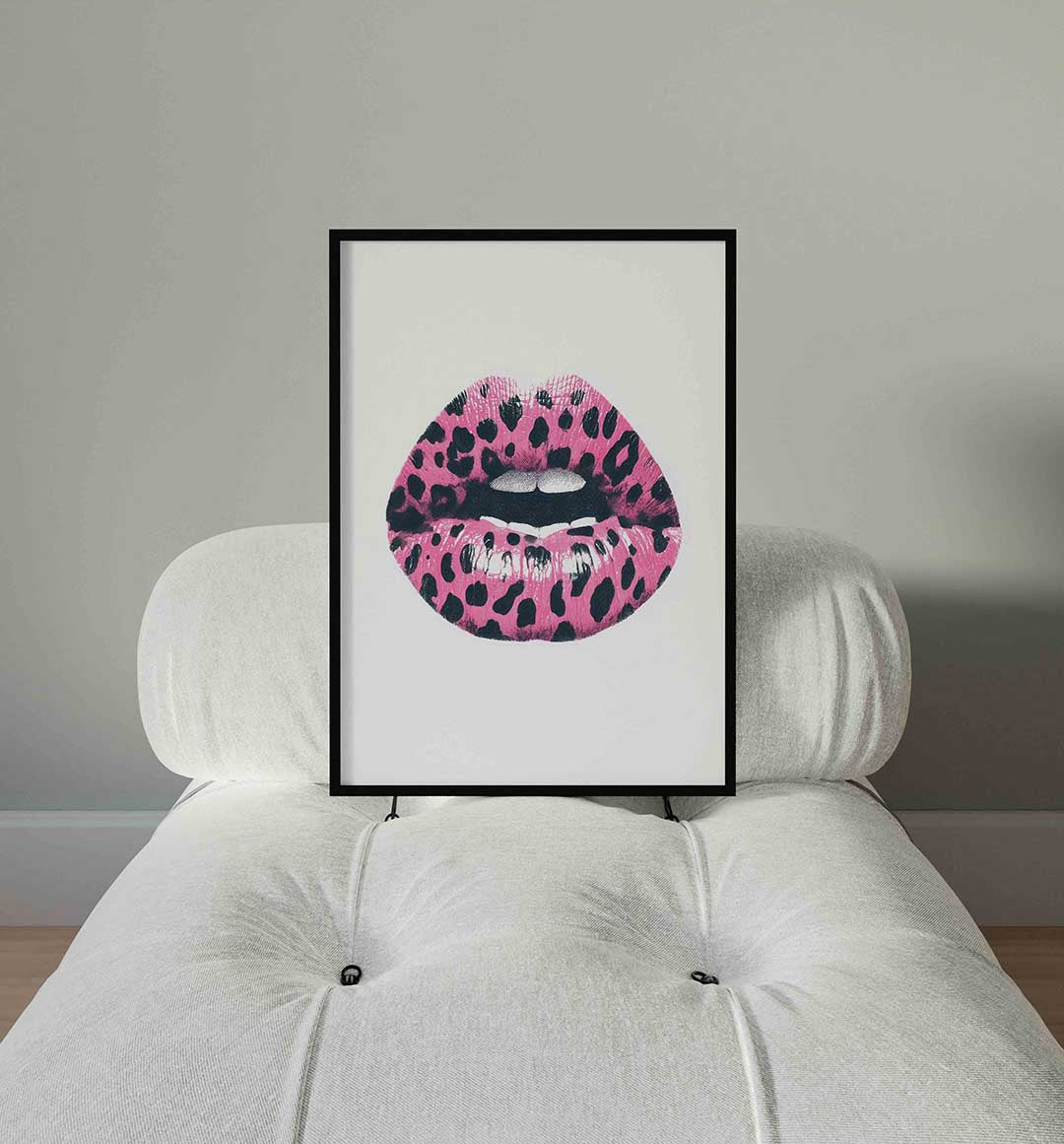 Roze lippen met stippen – staande Pop Art wanddecoratie van WallArtistic