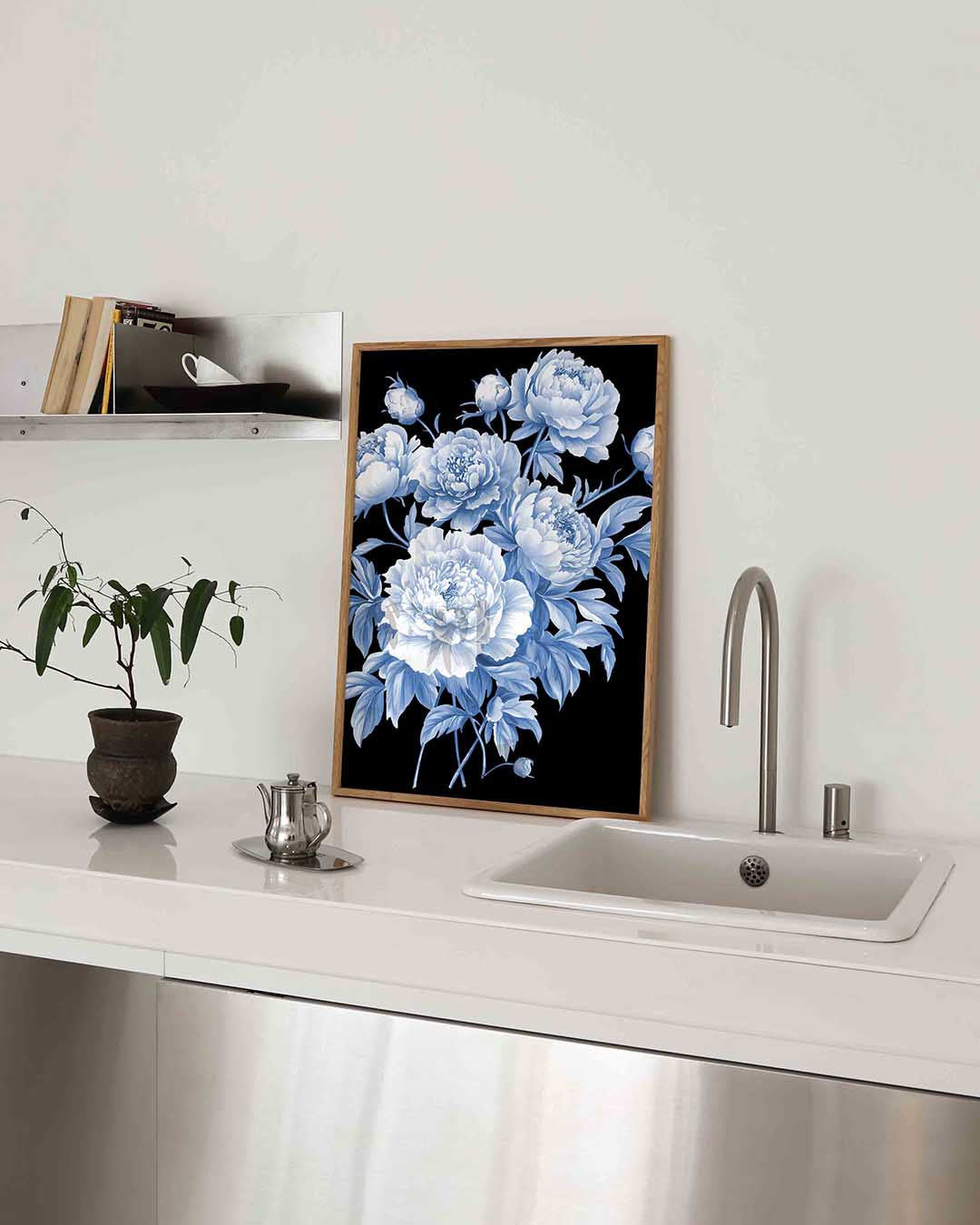 Blauwe bloemen – blauw-witte poster in staand formaat