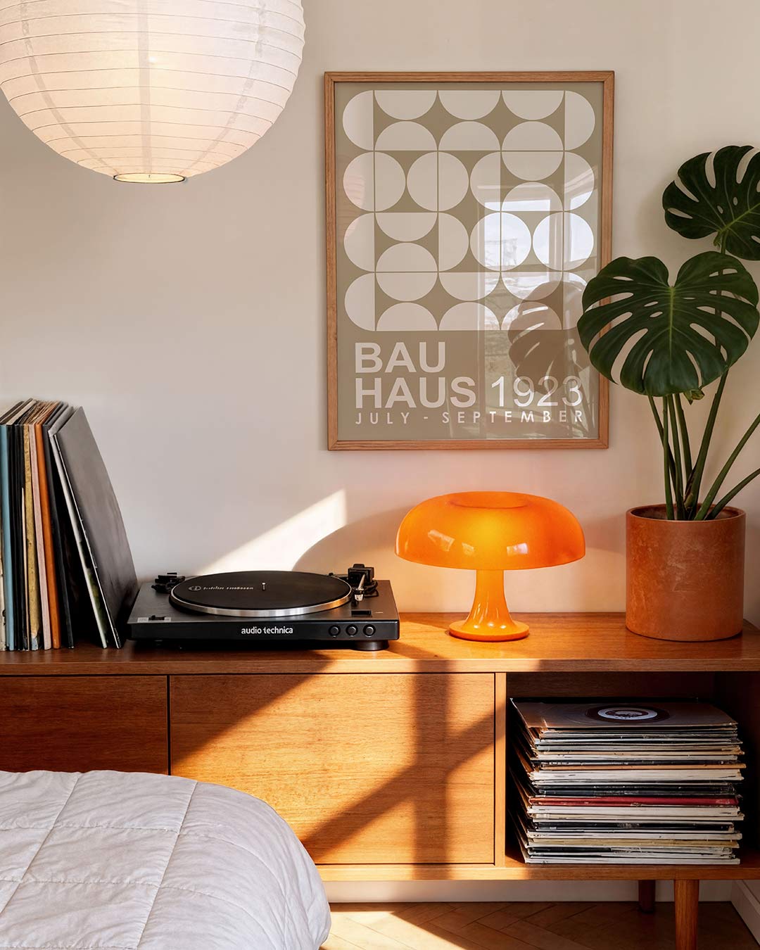 Cirkelpatroon en tekst – geometrische Bauhaus poster in staand formaat
