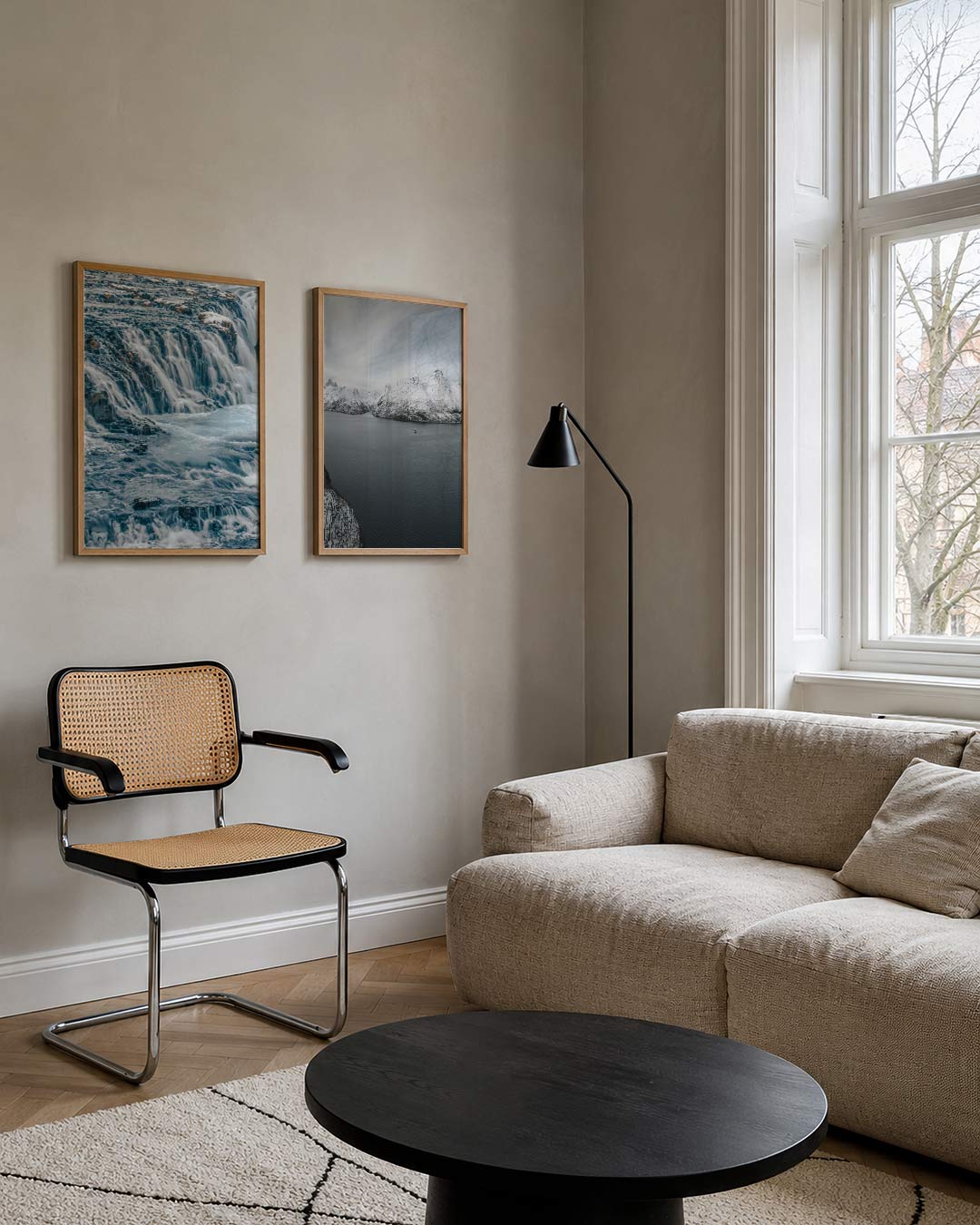 Abstract posterset – tweede productweergave – een abstracte posterset met donkere tinten en een rustige visuele opbouw.